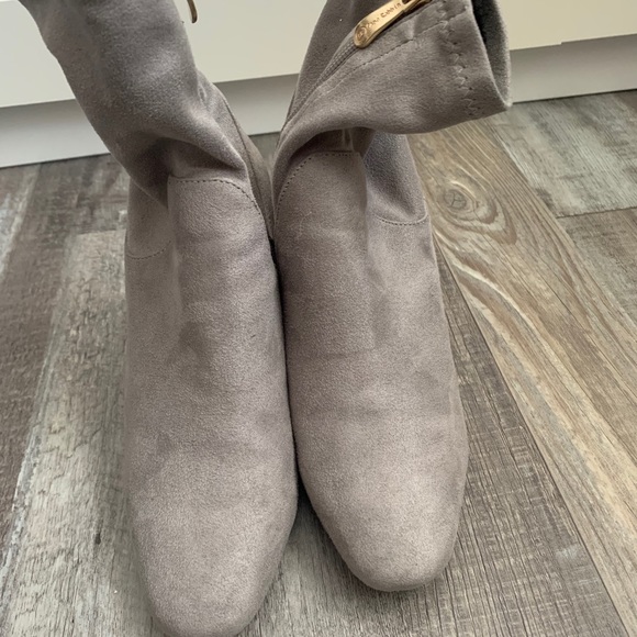 Faux Suede Gray Booties 🤍 - Picture 4 of 4